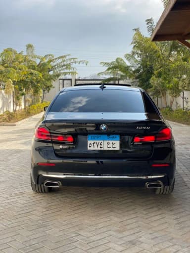 BMW 520i 2023 Luxury Black Automatic — Used - 4