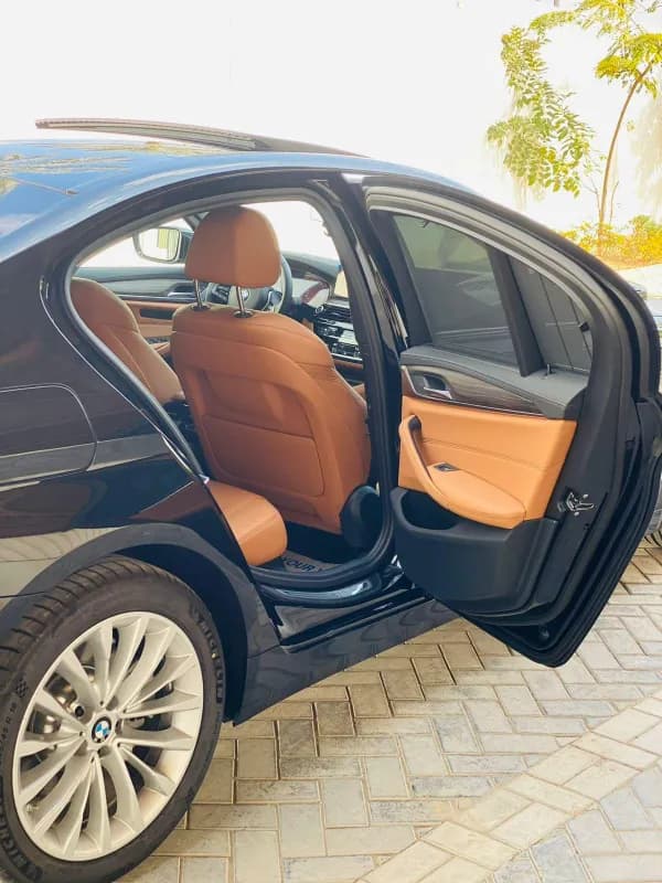 BMW 520i 2023 Luxury Black Automatic — Used