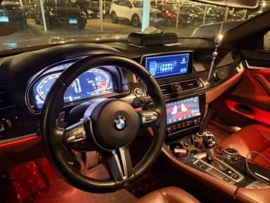 بي ام دبليو 520i 2014 ام سبورت أحمر أوتوماتيك — مستعملة - 3