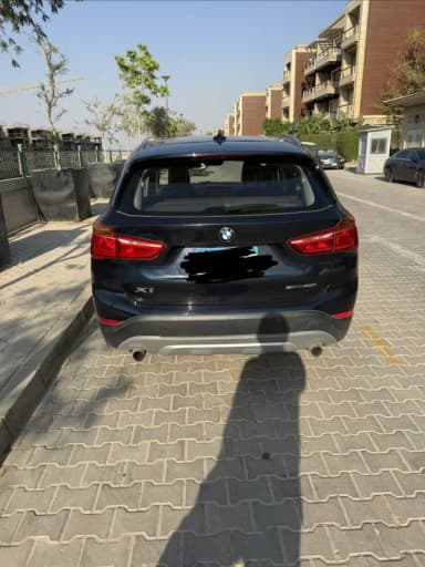 بي ام دبليو X1 2018 اكس درايف  أزرق غامق أوتوماتيك — مستعملة - 4