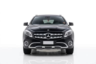  مرسيدس بنز  GLA 200 2018  ايه ام جي  أسود أوتوماتيك — مستعملة - 1