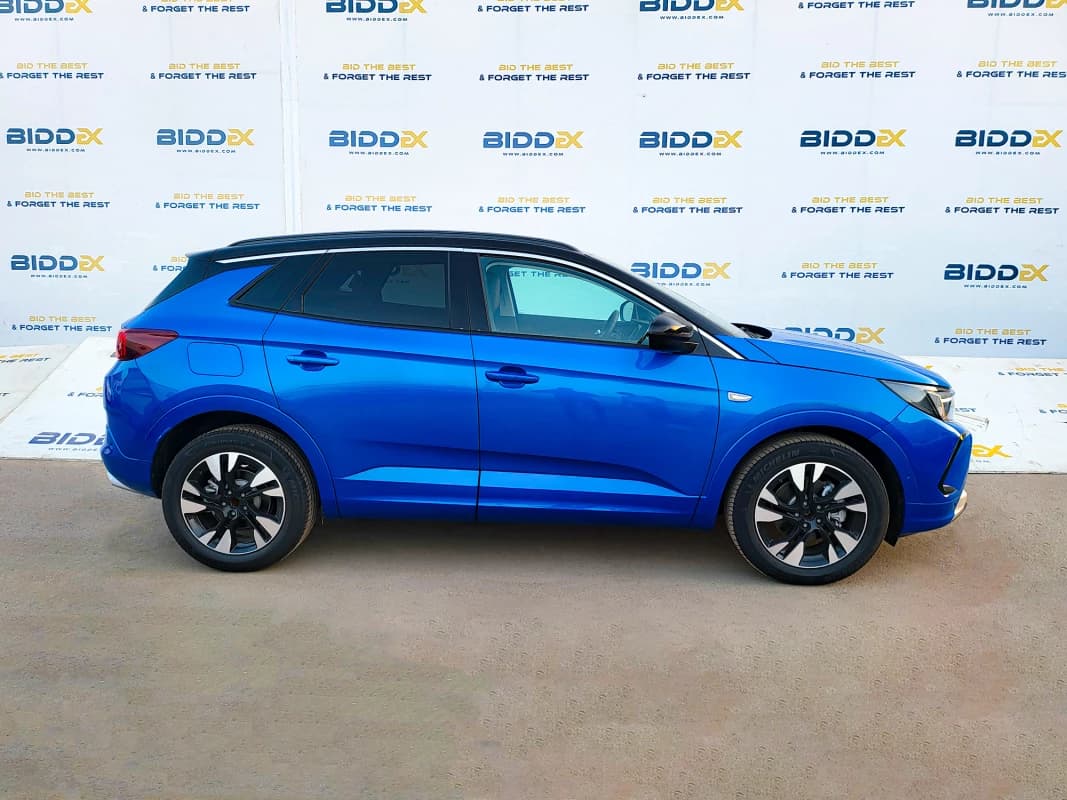Opel Grand land 2024 توب لاين أزرق أوتوماتيك — جديدة