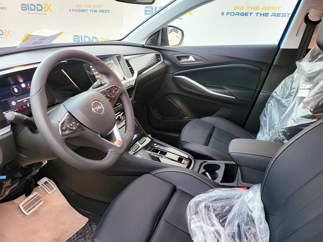 Opel Grand land 2024 توب لاين أزرق أوتوماتيك — جديدة