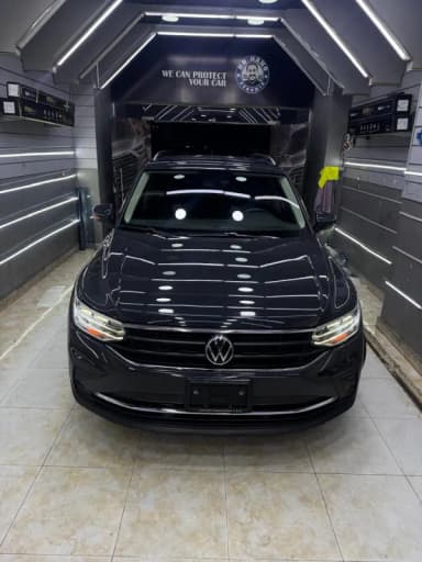 Volkswagen Tiguan 2024 Highline Gray Automatic — Used - 4