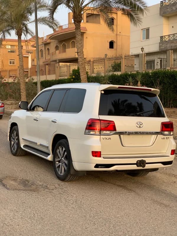 Toyota Land cruiser 2017 VXr White Automatic — Used