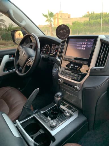 Toyota Land cruiser 2017 VXr White Automatic — Used - 4