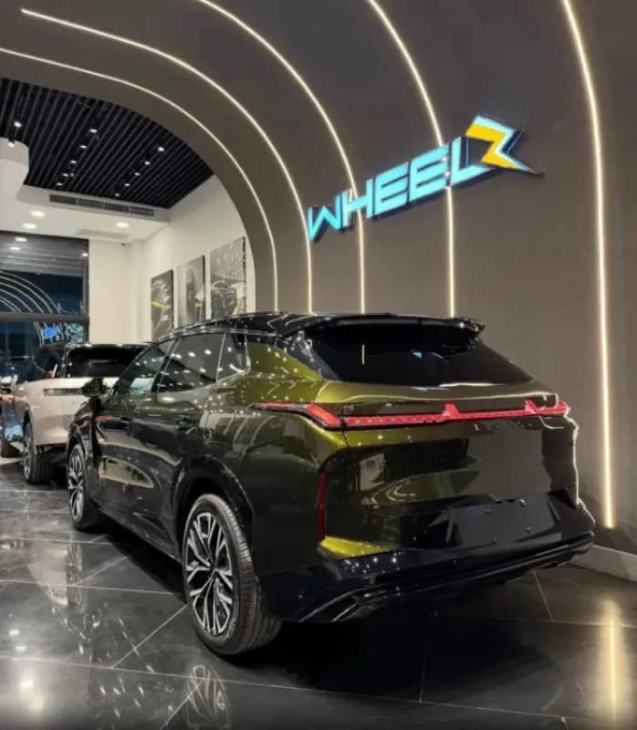 لينك اند كو 08 اي ام -بي  2026 بيرفورمنس الترا أخضر أوتوماتيك — جديدة