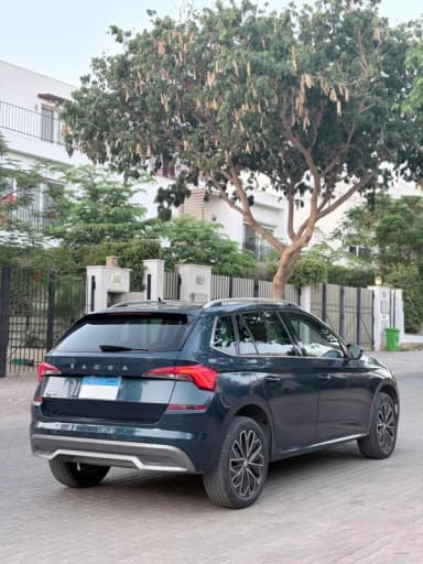  سكودا  كاميك 2021 هاي لاين أزرق غامق أوتوماتيك — مستعملة - 4