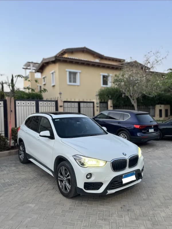 بي ام دبليو X1 2019 ام سبورت باكيدج أبيض أوتوماتيك — مستعملة