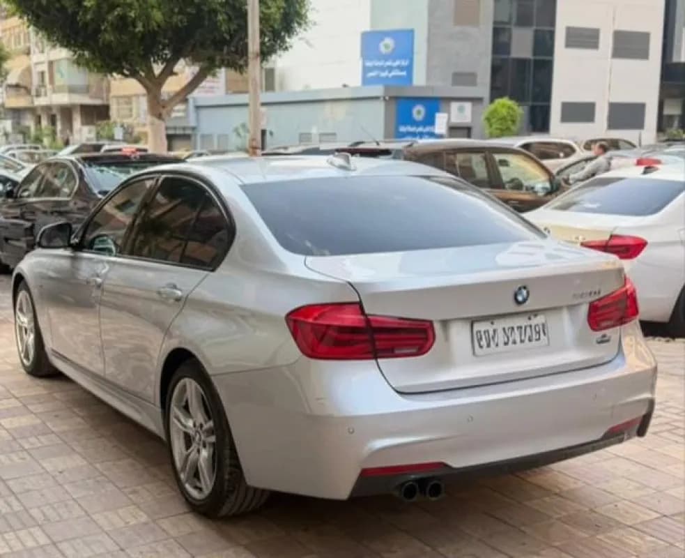 بي ام دبليو 320i 2019 ام سبورت فضي أوتوماتيك — مستعملة
