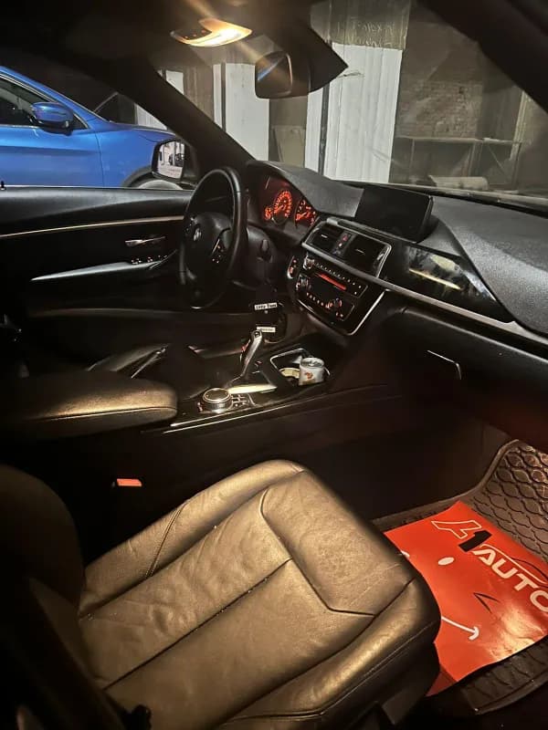 بي ام دبليو 320i 2019 ام سبورت فضي أوتوماتيك — مستعملة