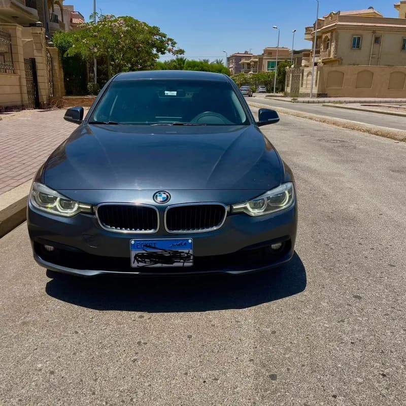 بي ام دبليو 318i 2018 اكسكلوسف رمادي أوتوماتيك — مستعملة