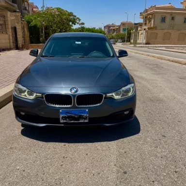 بي ام دبليو 318i 2018 اكسكلوسف رمادي أوتوماتيك — مستعملة - 3