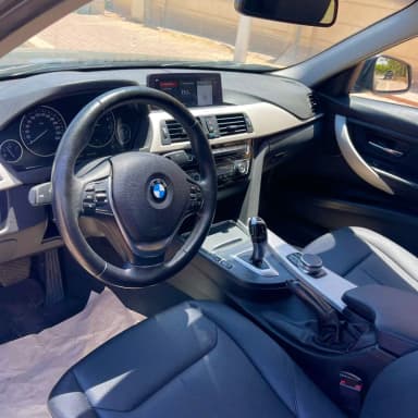 بي ام دبليو 318i 2018 اكسكلوسف رمادي أوتوماتيك — مستعملة - 4