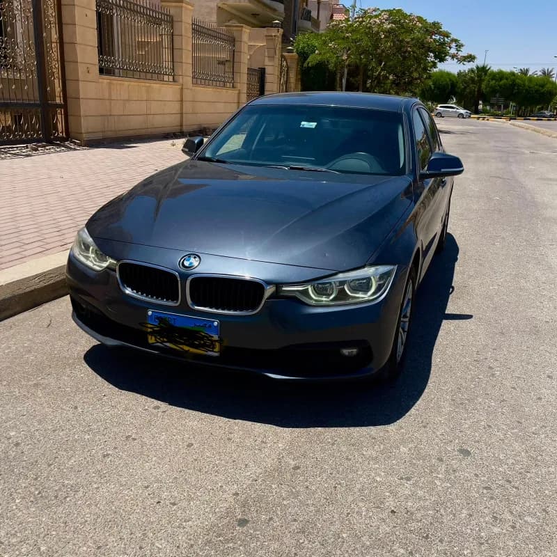 بي ام دبليو 318i 2018 اكسكلوسف رمادي أوتوماتيك — مستعملة