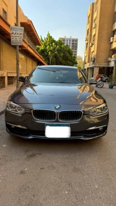 بي ام دبليو 318i 2018 لاكشري رمادي أوتوماتيك — مستعملة - 2