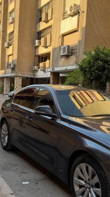 بي ام دبليو 318i 2018 لاكشري رمادي أوتوماتيك — مستعملة - 3