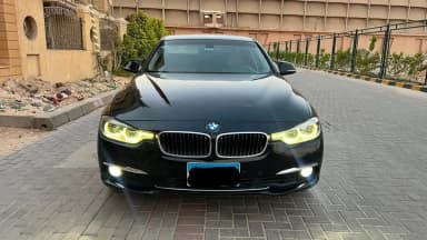 بي ام دبليو 320i 2016 لاكشري أسود أوتوماتيك — مستعملة - 2