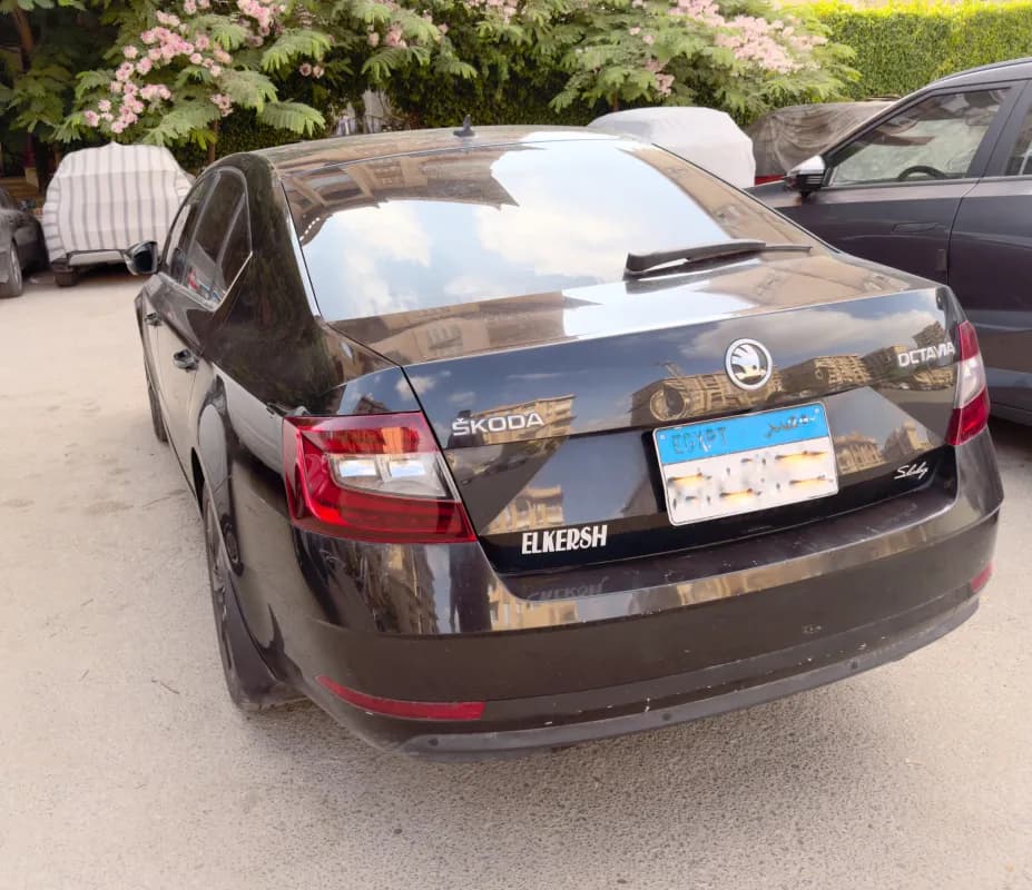  سكودا  اوكتفيا A7 2020 لوفت أسود أوتوماتيك — مستعملة