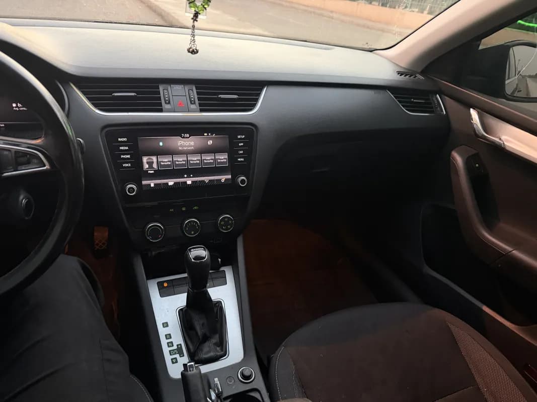  سكودا  اوكتفيا A7 2020 لوفت أسود أوتوماتيك — مستعملة