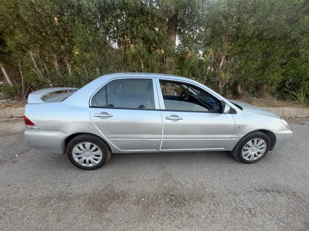 ميتسوبيشي لانسر 2013 جي ال اس  فضي أوتوماتيك — مستعملة