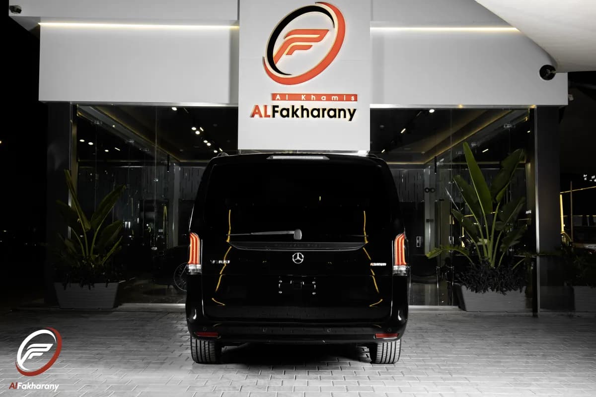 Mercedes-Benz V 300 2026 Avantgarde Black Automatic — New