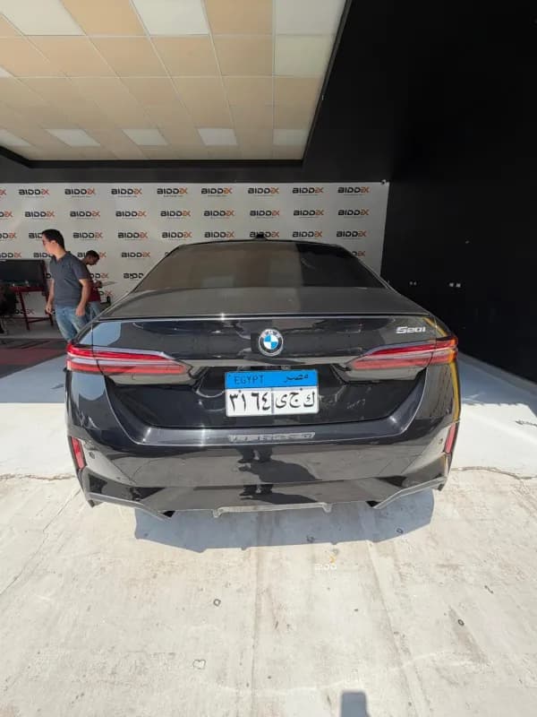 بي ام دبليو 520i 2025 ام سبورت أسود أوتوماتيك — مستعملة