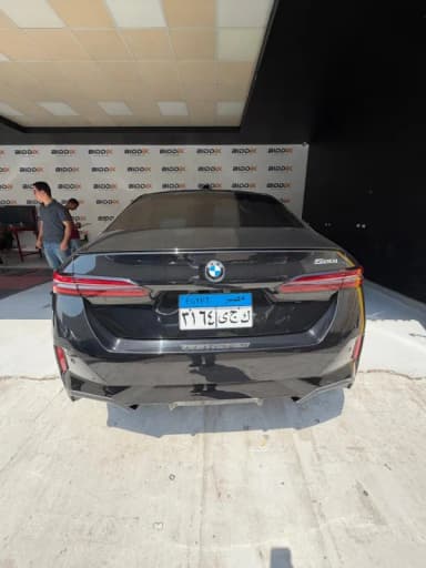 بي ام دبليو 520i 2025 ام سبورت أسود أوتوماتيك — مستعملة - 4