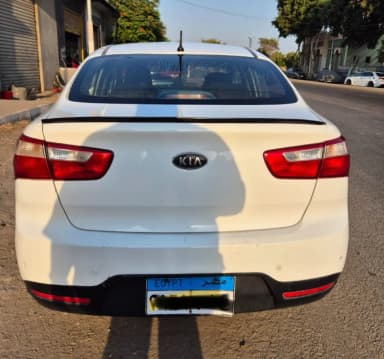Kia Rio 2013 Highline White Automatic — Used - 2