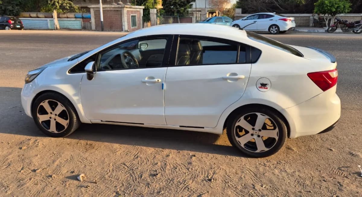 Kia Rio 2013 Highline White Automatic — Used