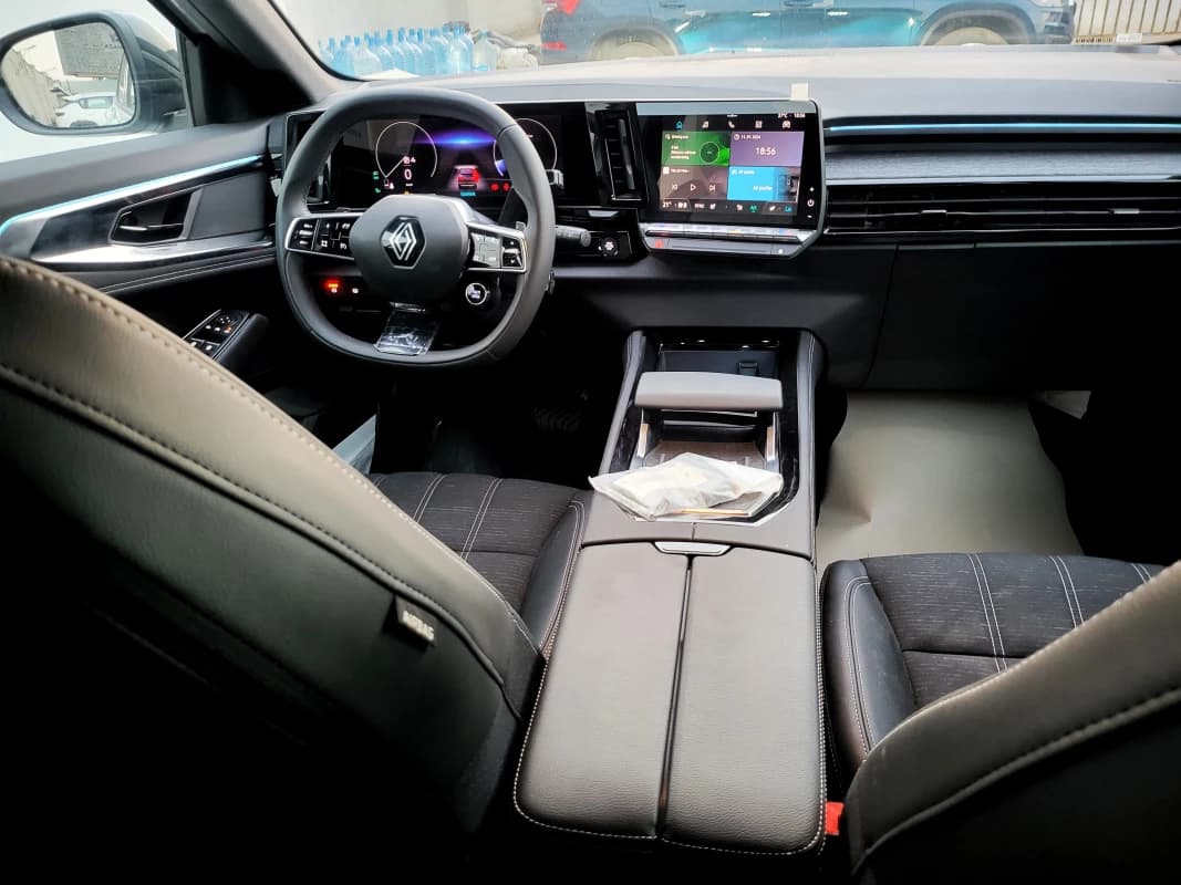Renault Austral 2024 ايكونيك أبيض أوتوماتيك — جديدة