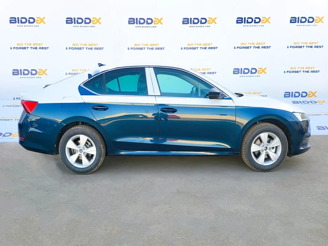 Skoda Octavia A8 2024 امبيشن أزرق أوتوماتيك — مستعملة