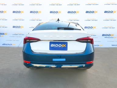 Skoda Octavia A8 2024 امبيشن أزرق أوتوماتيك — مستعملة - 4