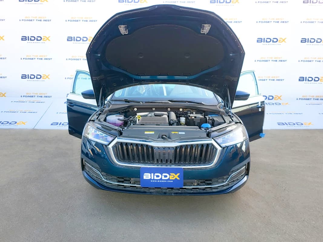 Skoda Octavia A8 2024 امبيشن أزرق أوتوماتيك — مستعملة