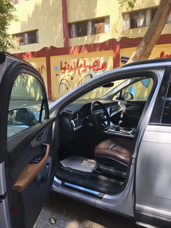 أودي كيو 7 2022 اس لاين رمادي أوتوماتيك — مستعملة