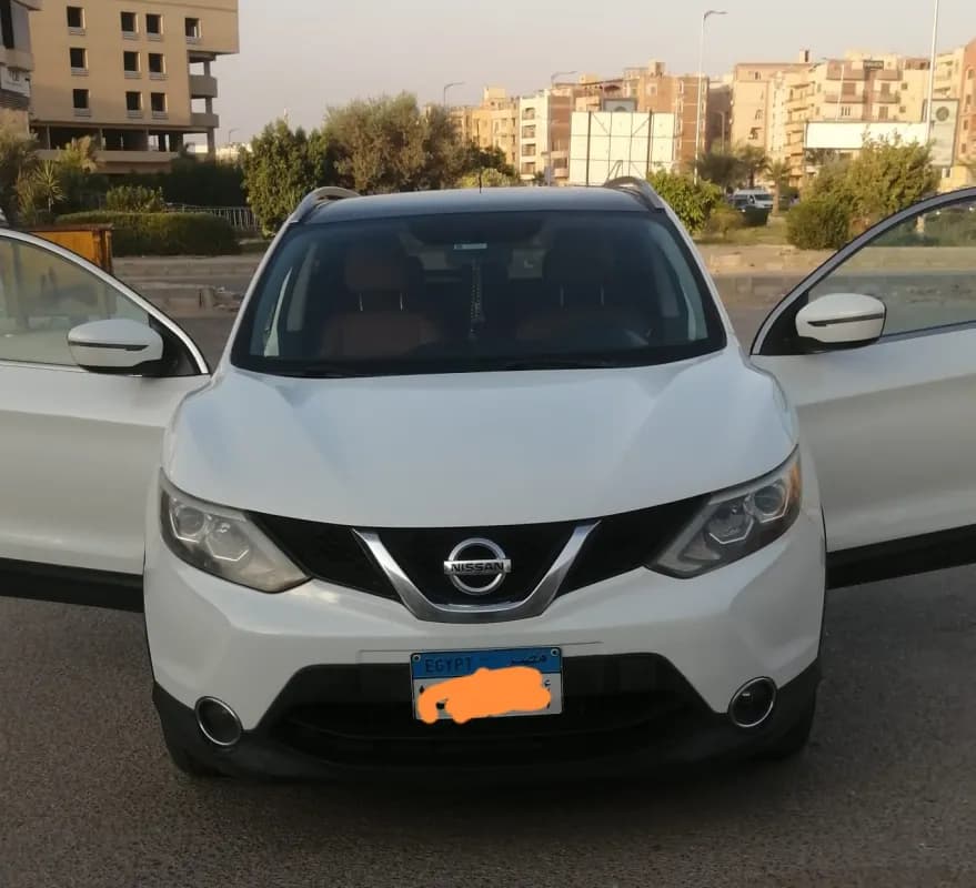 نيسان قاشقاي 2015 توب لاين أبيض أوتوماتيك — مستعملة