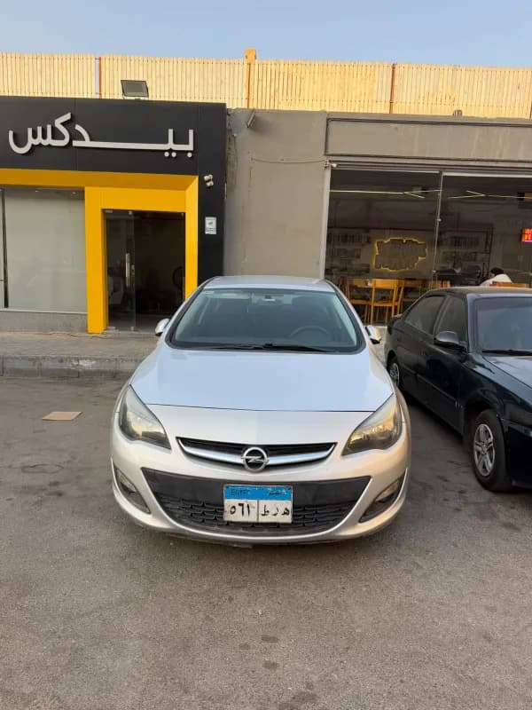أوبل استرا 2019 توب لاين أبيض أوتوماتيك — مستعملة