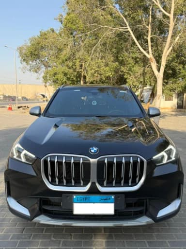 بي ام دبليو X1 2025 اكس درايف  أسود أوتوماتيك — مستعملة - 2