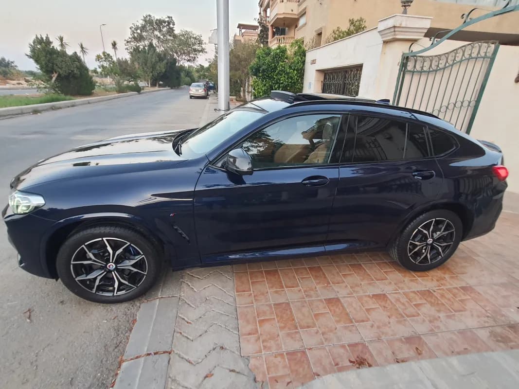 بي ام دبليو X4 2025 ام سبورت أزرق أوتوماتيك — مستعملة