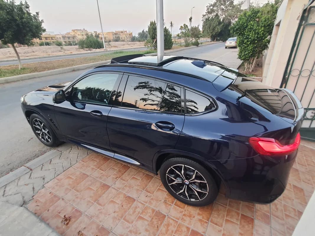 بي ام دبليو X4 2025 ام سبورت أزرق أوتوماتيك — مستعملة