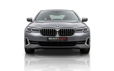 بي ام دبليو 520i 2023 لاكشري رمادي أوتوماتيك — مستعملة - 1