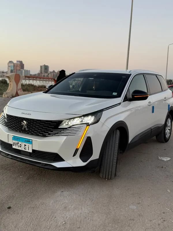 بيجو 5008 2024 اكتيف باك أبيض أوتوماتيك — مستعملة