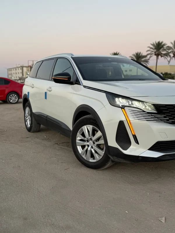 بيجو 5008 2024 اكتيف باك أبيض أوتوماتيك — مستعملة