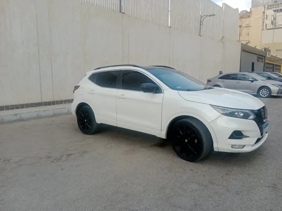 نيسان قاشقاي 2021 ان سبورت أبيض أوتوماتيك — مستعملة
