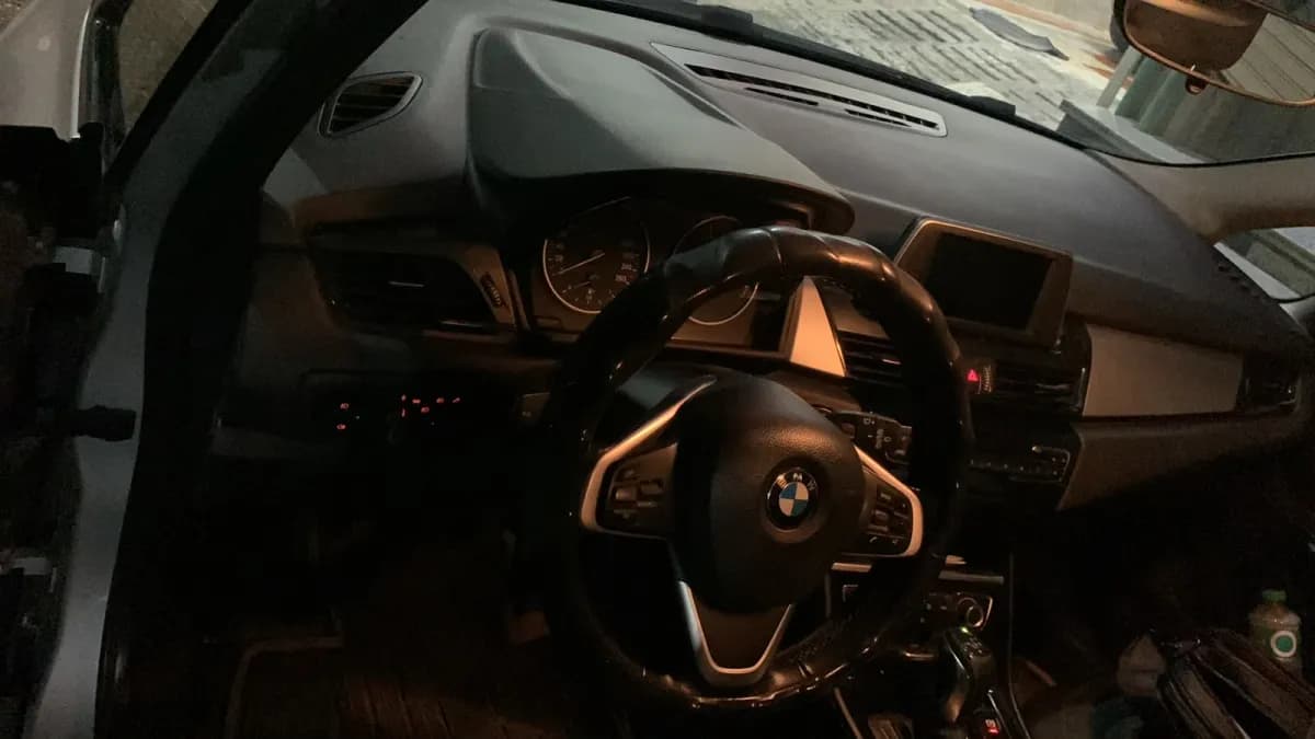 بي ام دبليو 218i 2015 سبورت لاين فضي أوتوماتيك — مستعملة