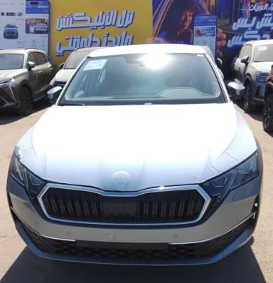  سكودا  اوكتافيا A8 2026 لوفت رمادي إسمنتي أوتوماتيك — جديدة - 3