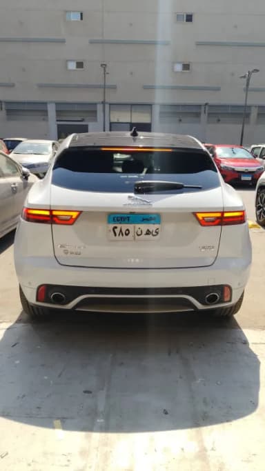 جاكوار اي باس 2020 R-Dynamic S أبيض أوتوماتيك — مستعملة - 2