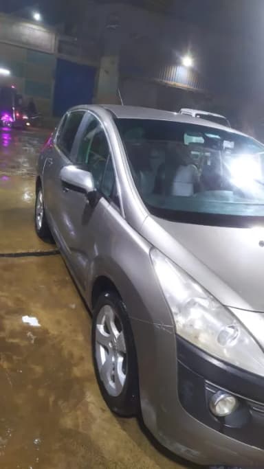 بيجو 3008 2011 اكتيف ذهبي أوتوماتيك — مستعملة - 4