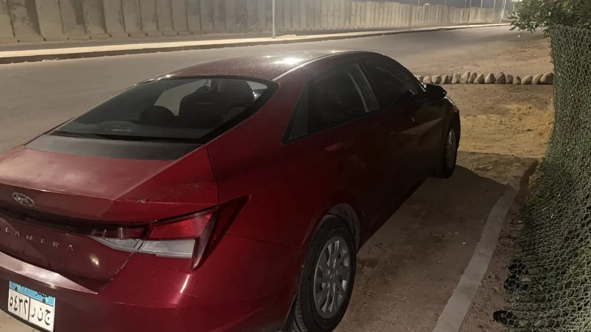 هيونداي إلنترا سي ان 7 2021 بلااز أحمر غامق أوتوماتيك — مستعملة