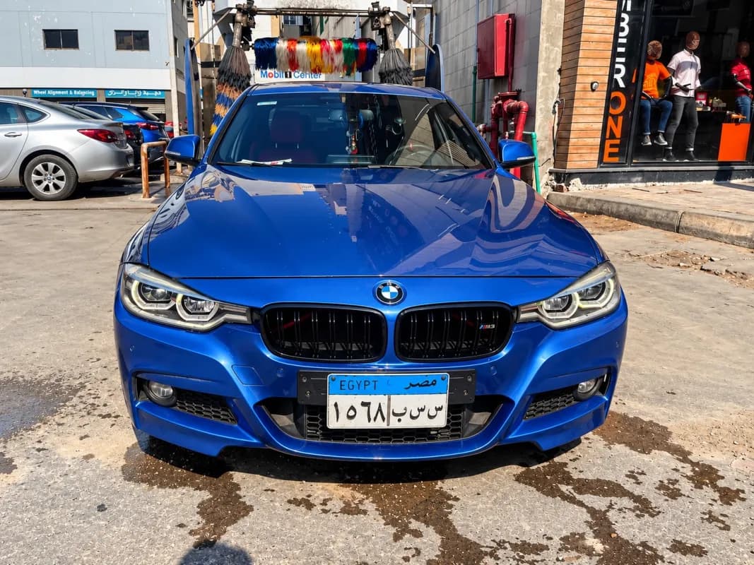 بي ام دبليو 320i 2019 ام سبورت أزرق الداكن  أوتوماتيك — مستعملة